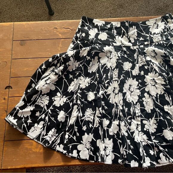 CHAPS Women Light 100% Cotton A-Line Flare Circle Skirt Black White Floral NWT - Picture 6 of 9